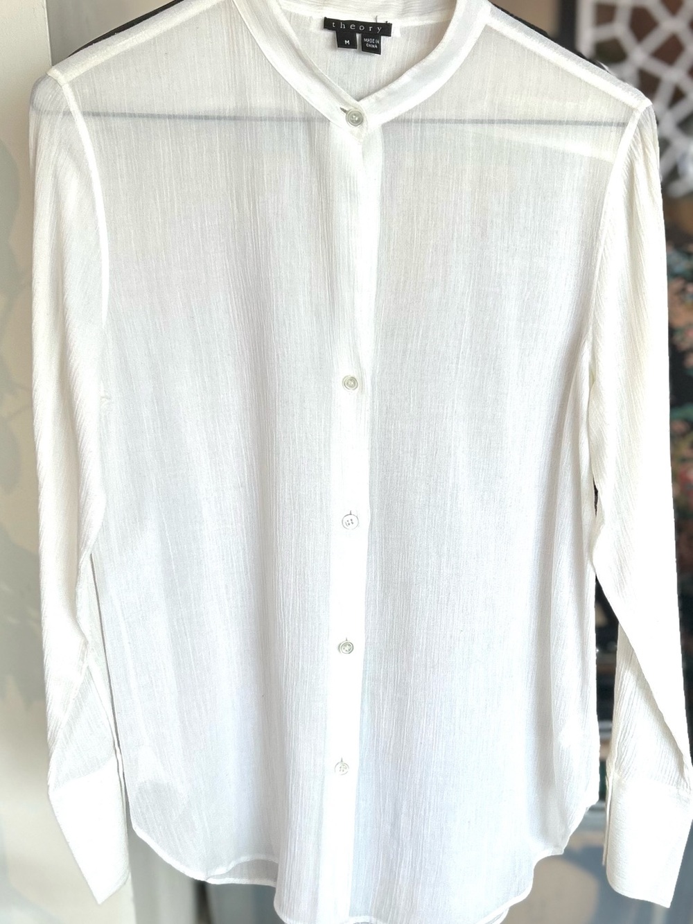 Theory classic tuxedo style shirt. Wide 3 Button Cuff. Beautiful linen like